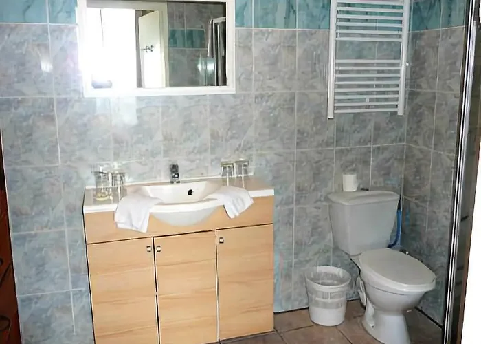 Trianon Готель *