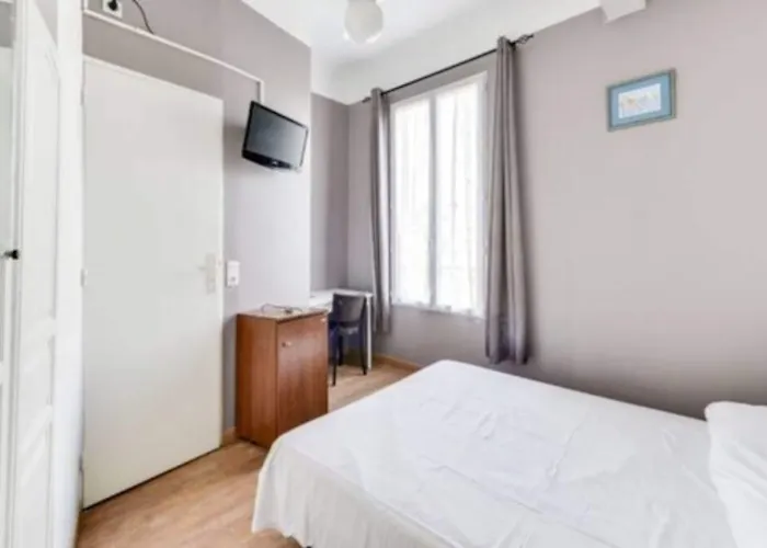 Trianon Готель *